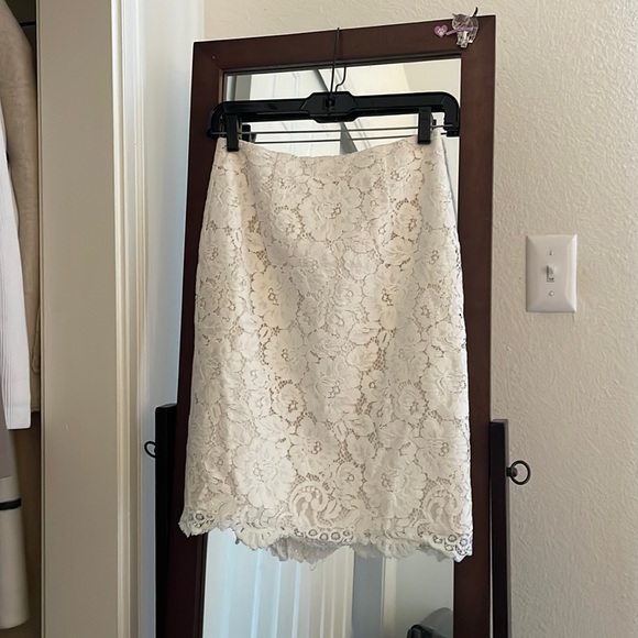 Lace skirt - Picture 1 of 3